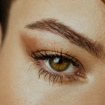 Augenbrauen mit einem Augenbrauenstift schminken: So geht’s!