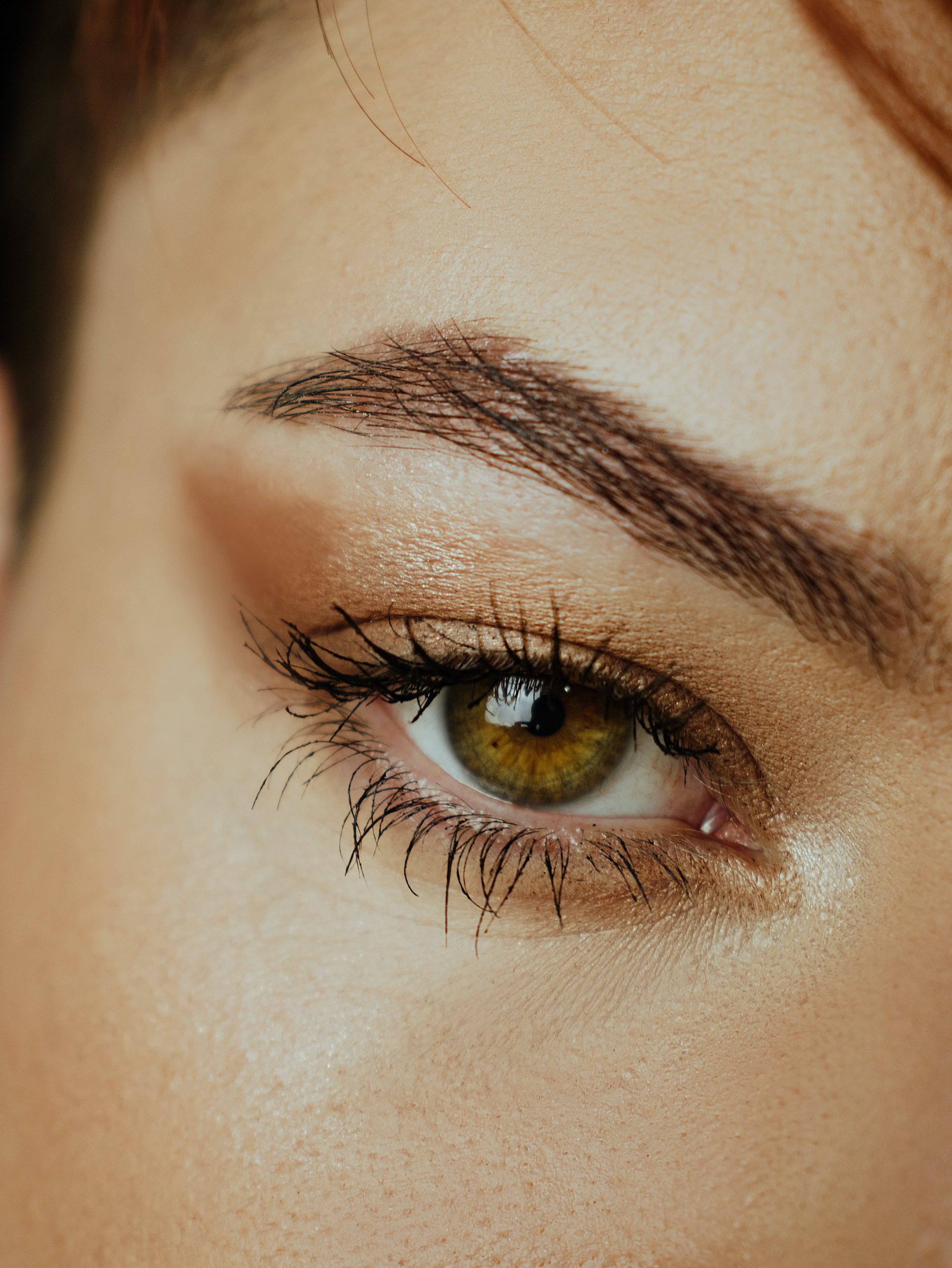 Augenbrauen mit einem Augenbrauenstift schminken: So geht’s!